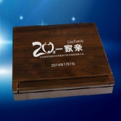 2014年1月：定制廣州立白公司20周年紀念銀章定制